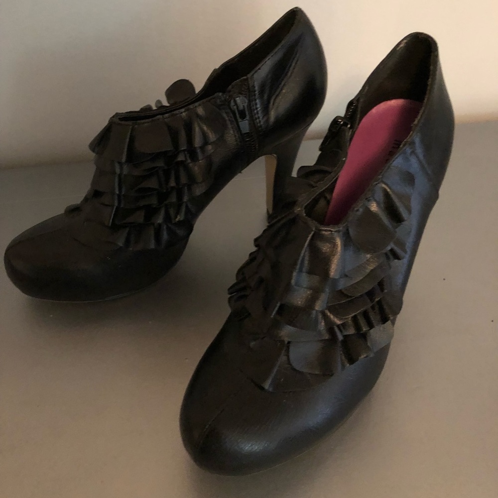 Madden Girl black ruffle heel booties, sz 7 1/2New